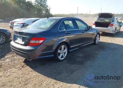 2011 Mercedes-Benz C 300 Luxury/Sport из США, поврежденный, VIN WDDGF5EB2BA529568